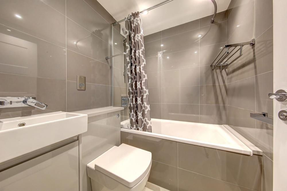 Property photo 3 of 6 Bathroom (6).Jpg
