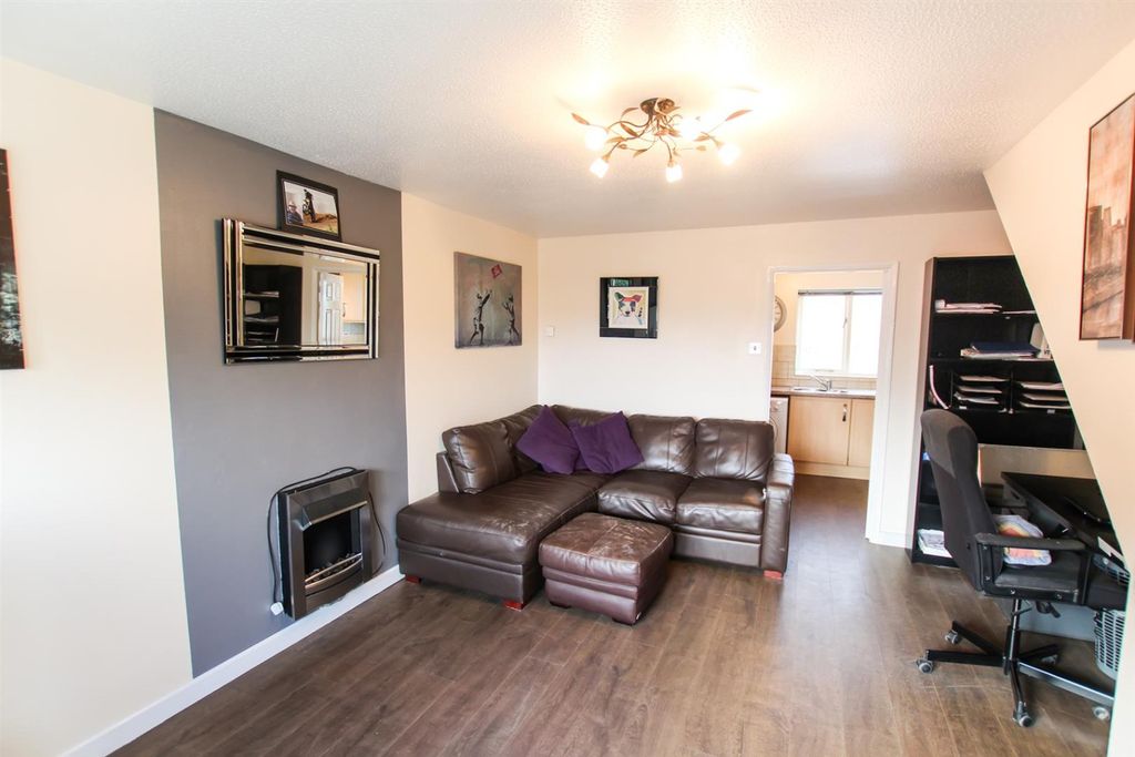 Property photo 3 of 12 4569352