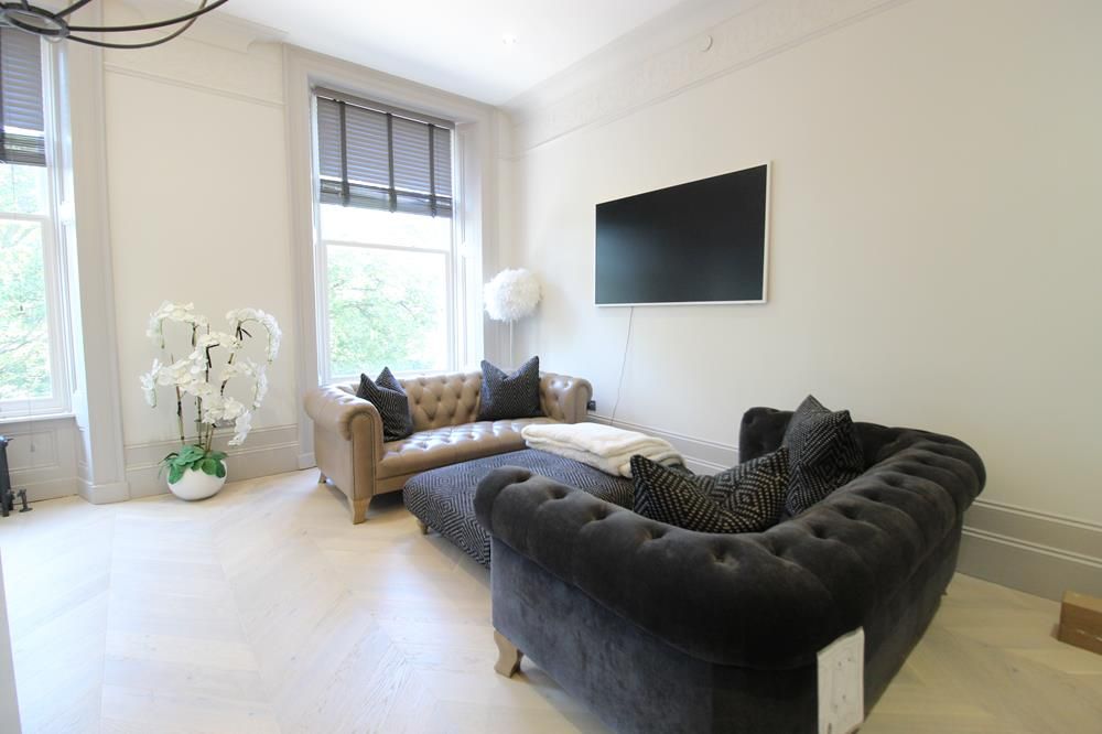 Property photo 1 of 13 Lounge 2