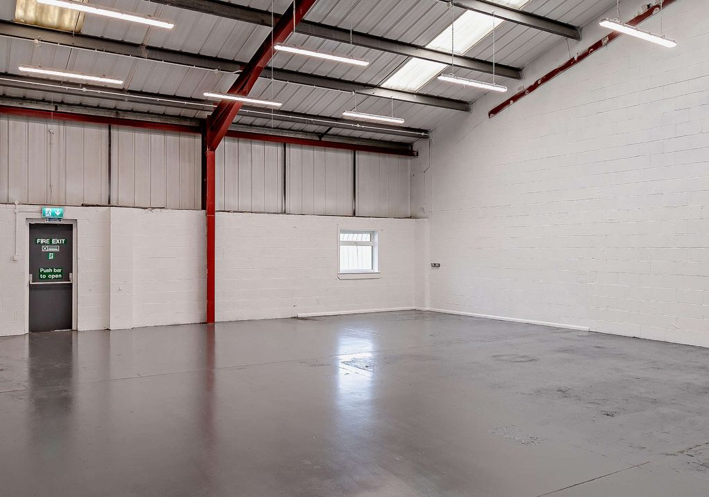 Property photo 3 of 26 8661000-Interior01-800