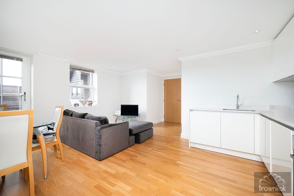 Property photo 2 of 11 W03