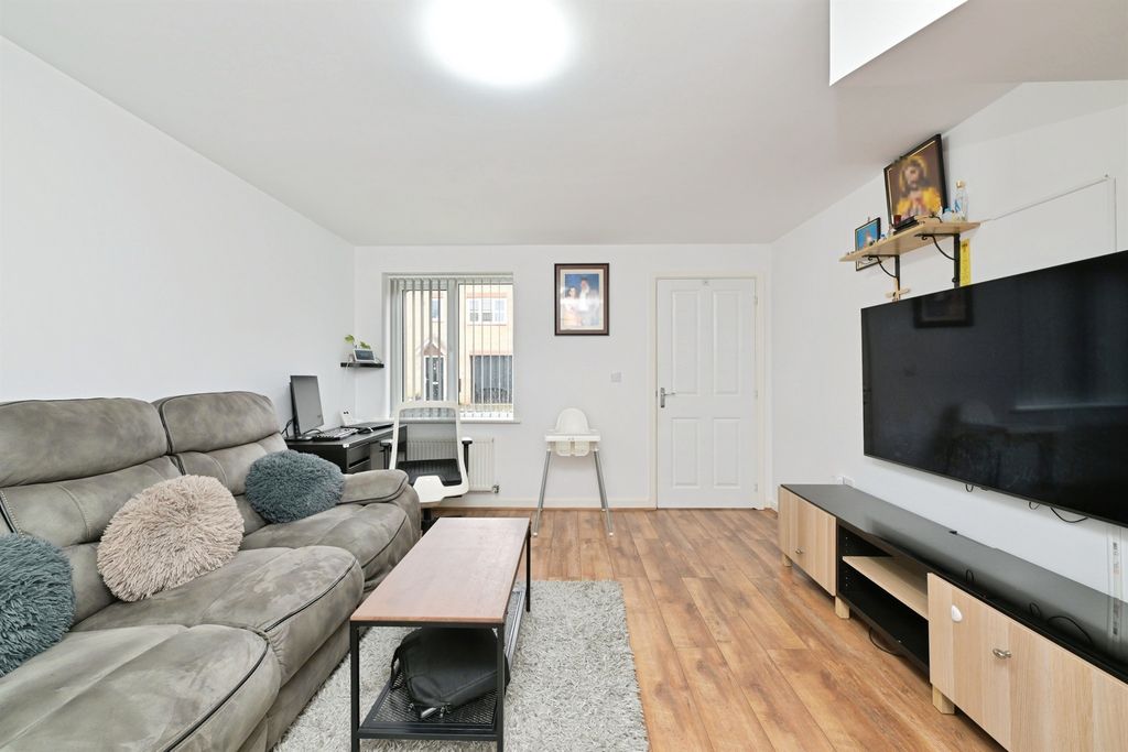 Property photo 2 of 14