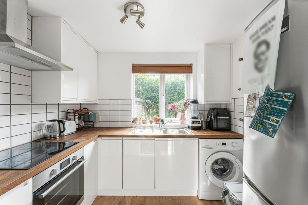 Property photo 2 of 18 Kitchen