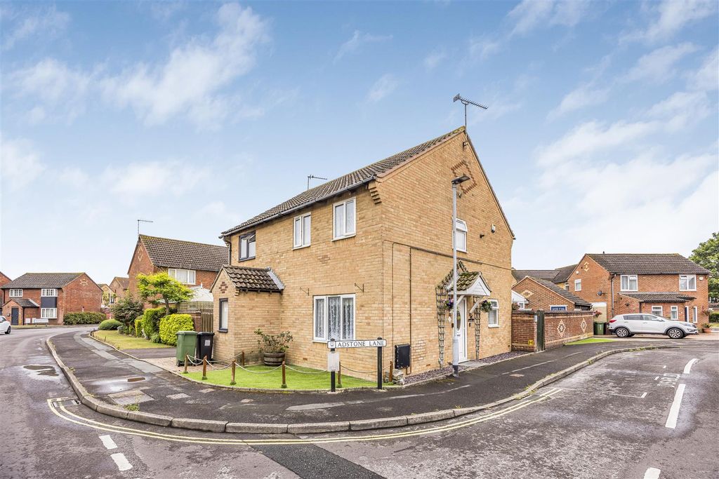 Property photo 1 of 14 1 Adstone Lane, Anchorage Park, Portsmouth-Portico