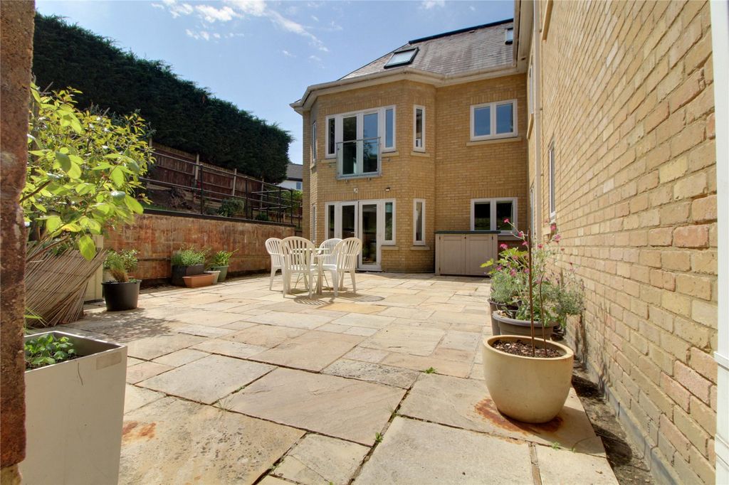 Property photo 2 of 18 Picture No. 55