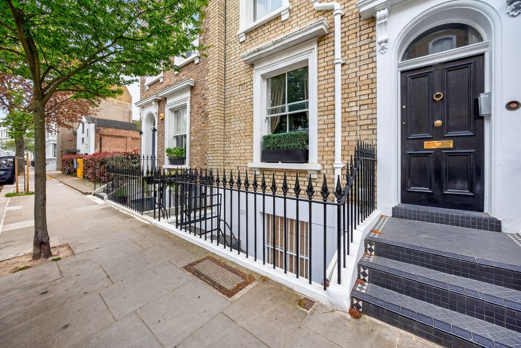 Property photo 2 of 19