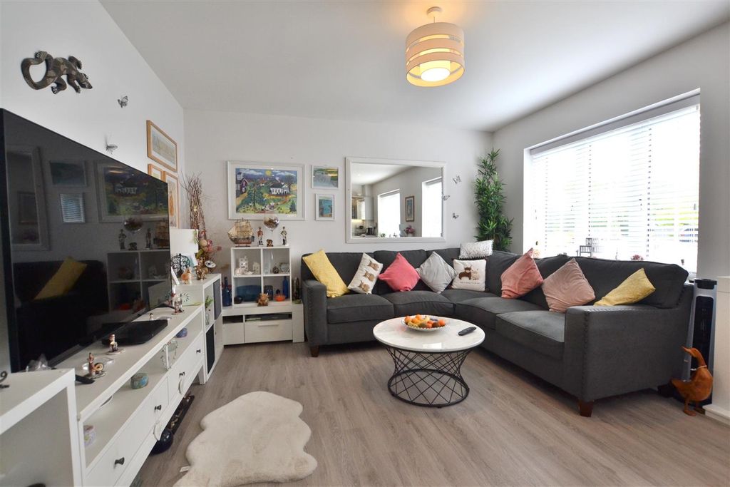 Additional image 5 of 2 bed flat for saleMulberry Walk, Edenbrook, Fleet GU51