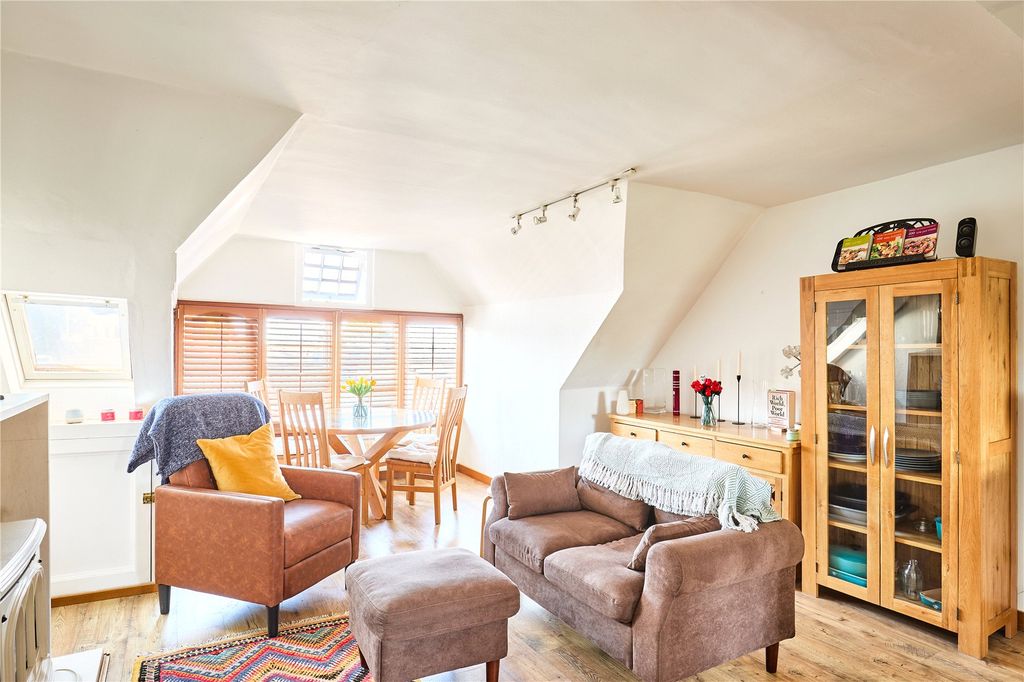 Property photo 2 of 9 Picture No. 11