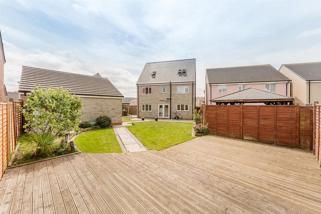 Property photo 2 of 30 Rear Garden