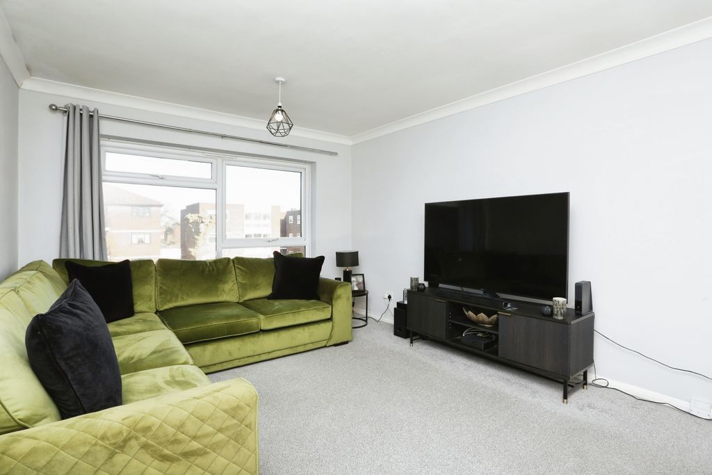 Property photo 3 of 14 Lounge
