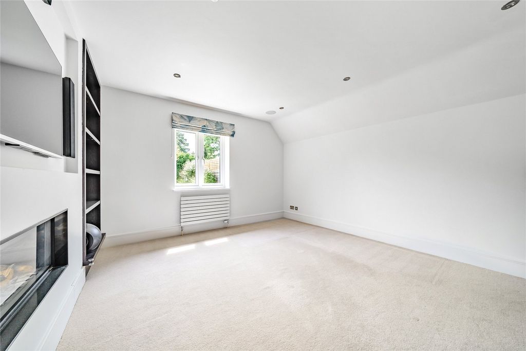 Property photo 3 of 15 Picture No. 02