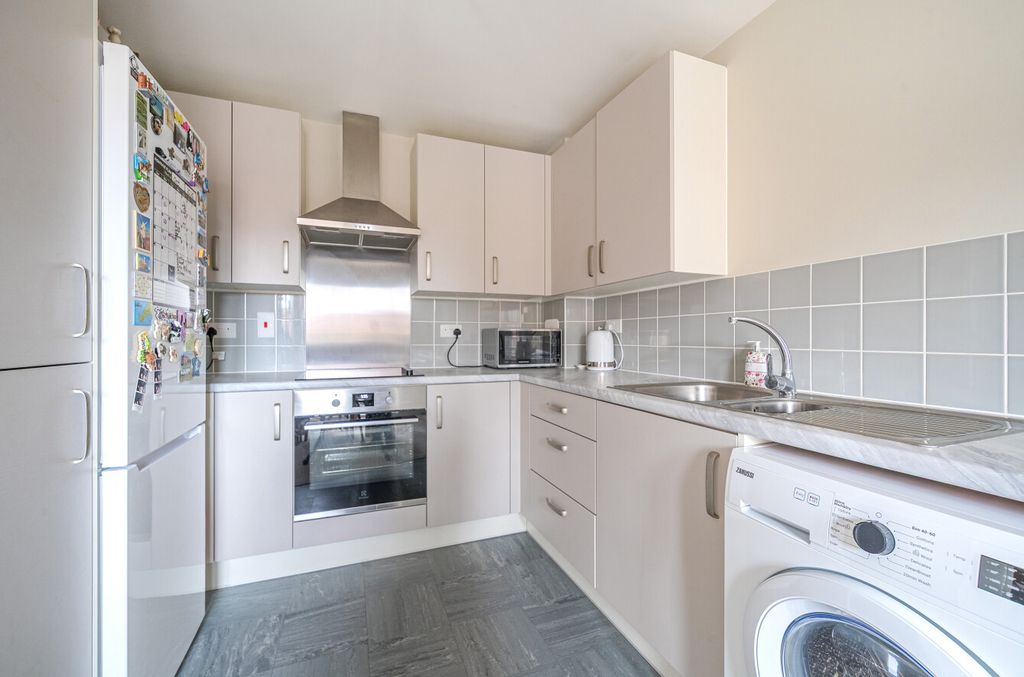 Property photo 2 of 17 1421988-8-69B3E54...