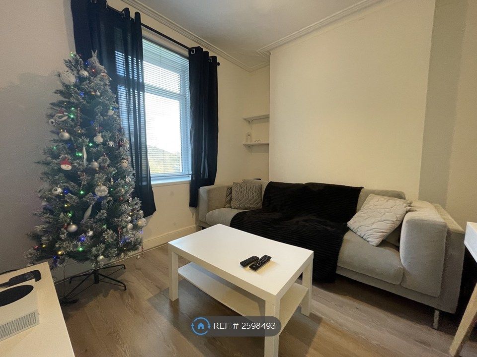 Property photo 1 of 18 Living Area