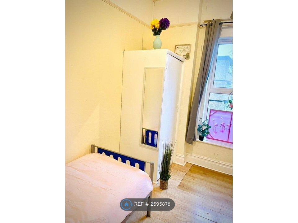 Property photo 2 of 27 Room 9 @ £495 Pcm