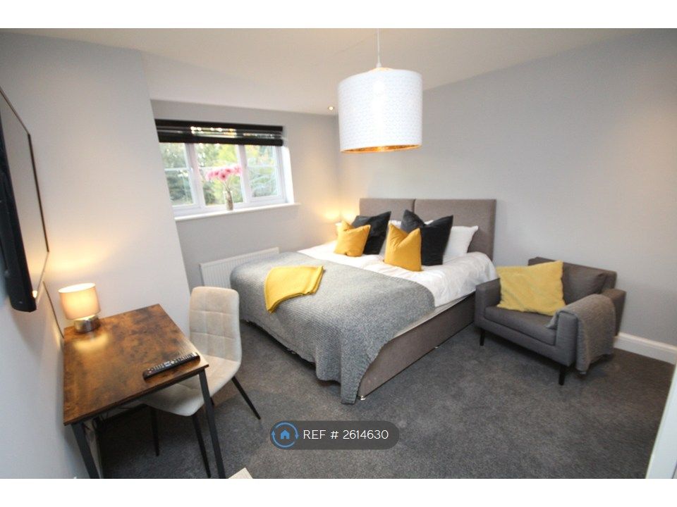 Property photo 3 of 6 Bedroom 1