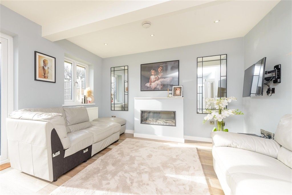 Property photo 3 of 15 Lounge/Diner