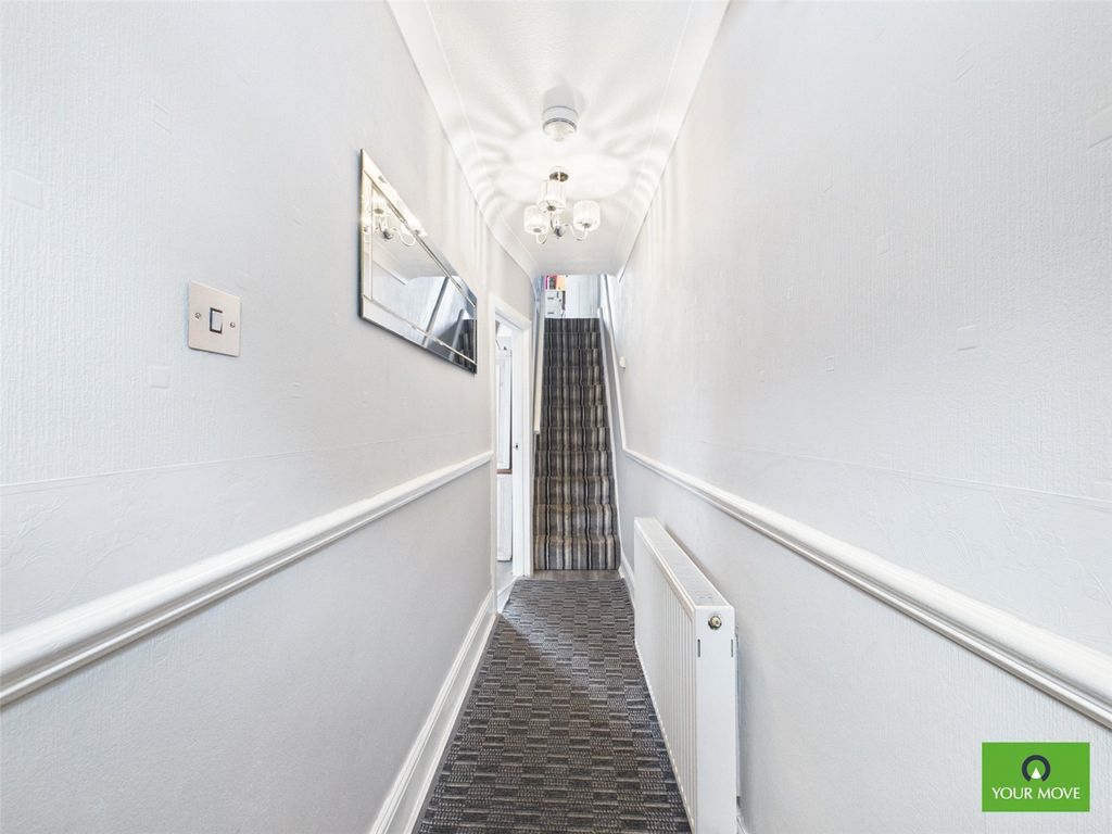 Property photo 2 of 14 Hallway