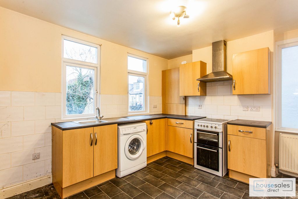 Property photo 2 of 8