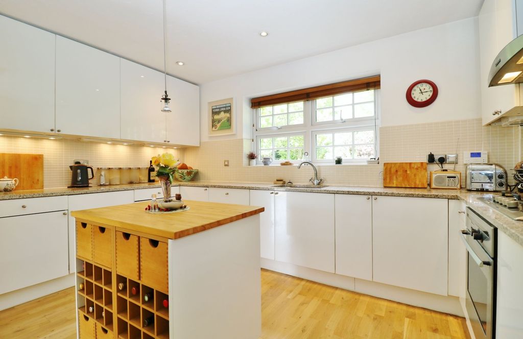 Property photo 3 of 24