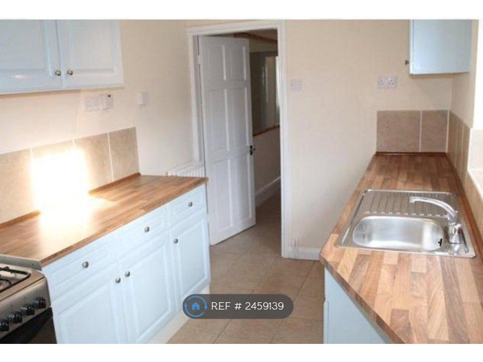 Property photo 3 of 13 Kitchen