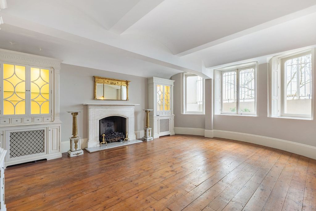 Property photo 2 of 14 5039902