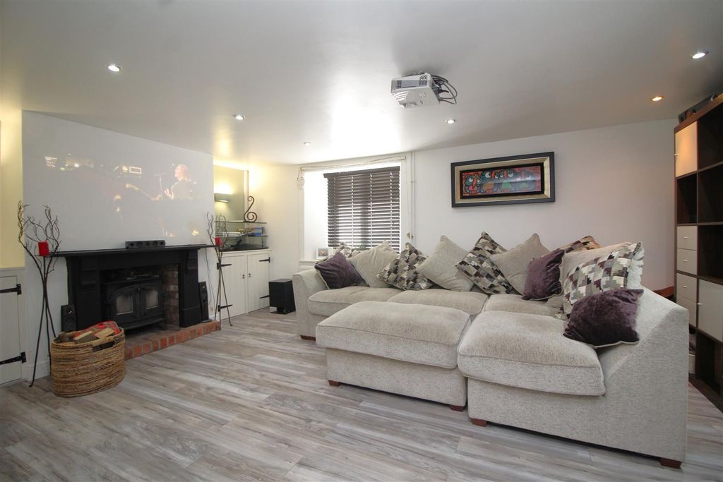Property photo 3 of 20 Family Room 2.Jpg