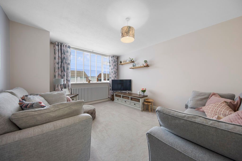 Property photo 2 of 26 Living-Room