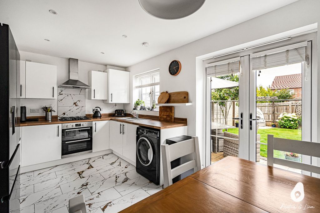 Property photo 2 of 19 5246122