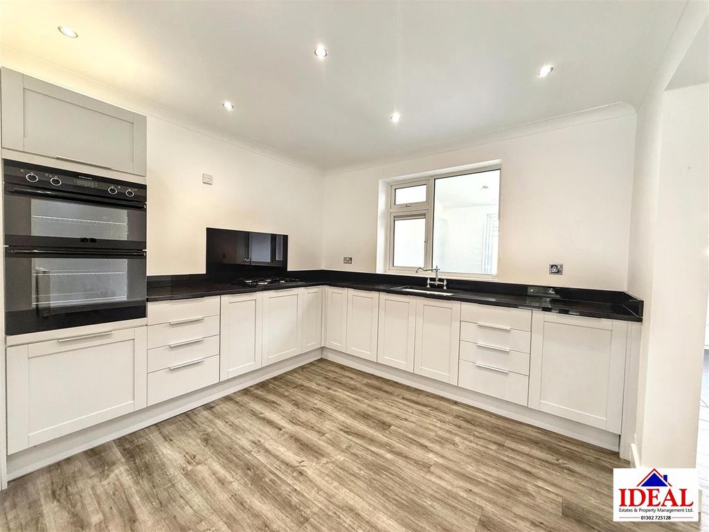 Property photo 3 of 17 Image00006.Jpg