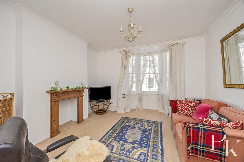 Property photo 2 of 20