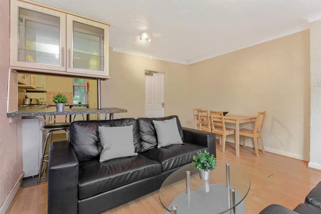 Property photo 3 of 10 Bright, Open-Plan Living Area With Modern Black Le...