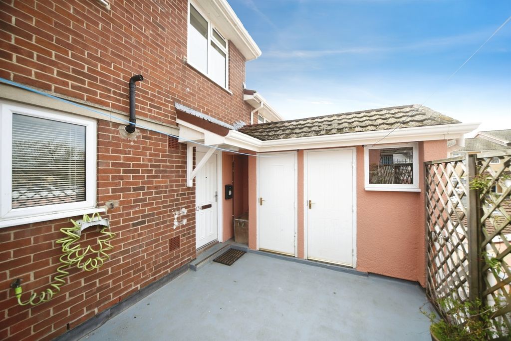 Property photo 2 of 22