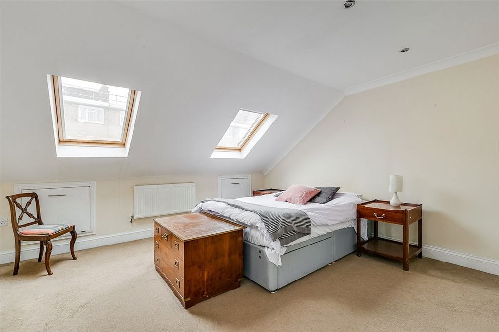 Property photo 3 of 12