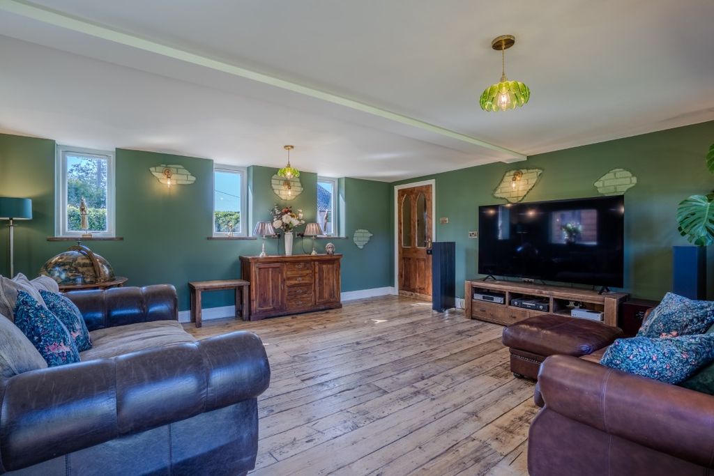 Property photo 3 of 37