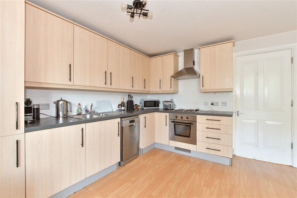 Property photo 3 of 9 Lounge/Kitchen
