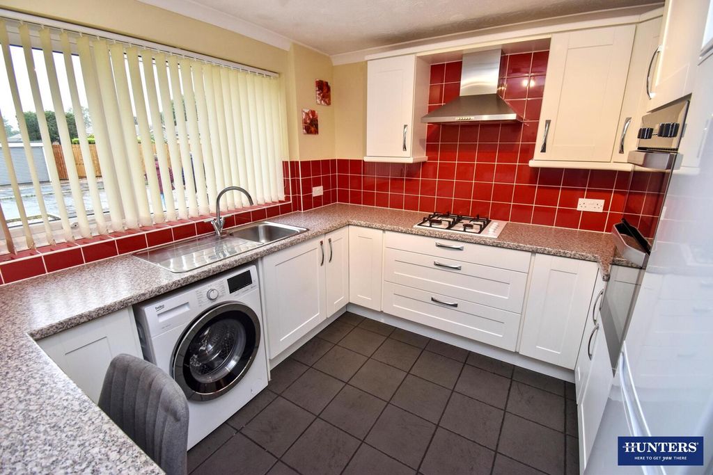 Property photo 3 of 13 Kitchen