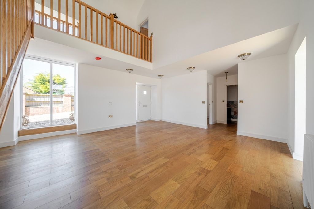 Property photo 3 of 22 Entrance Reception