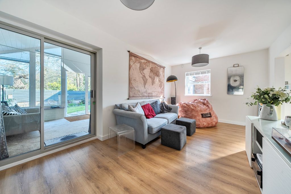 Property photo 3 of 28 Picture No. 11