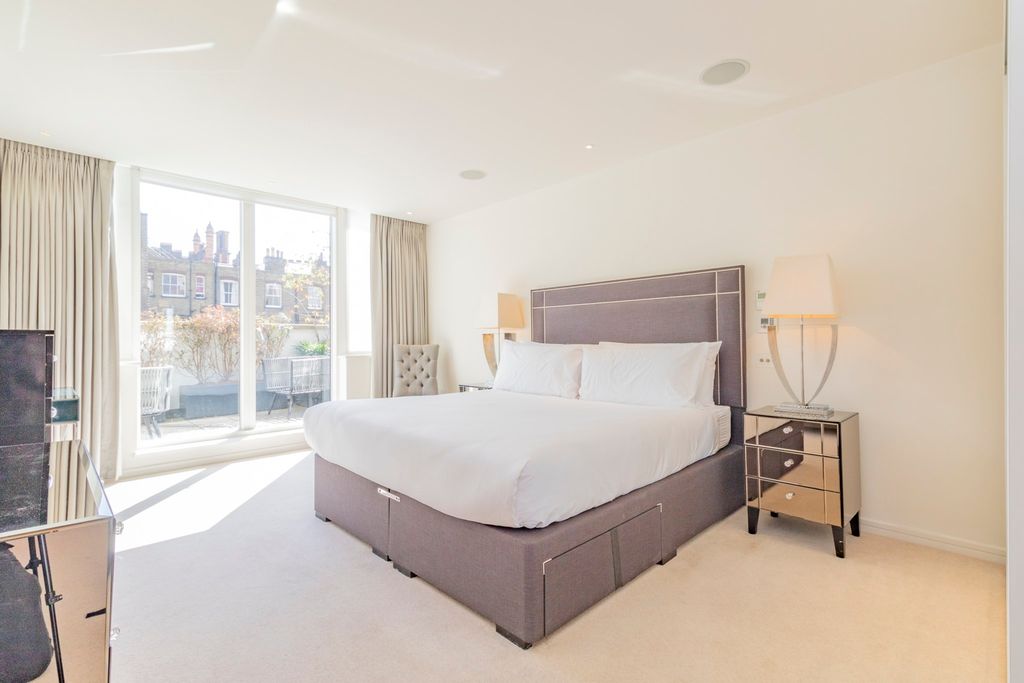 Property photo 3 of 12 Bedroom