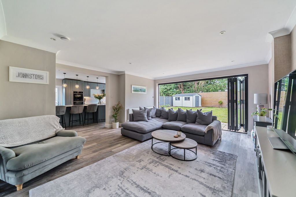 Property photo 2 of 14 Sitting Room