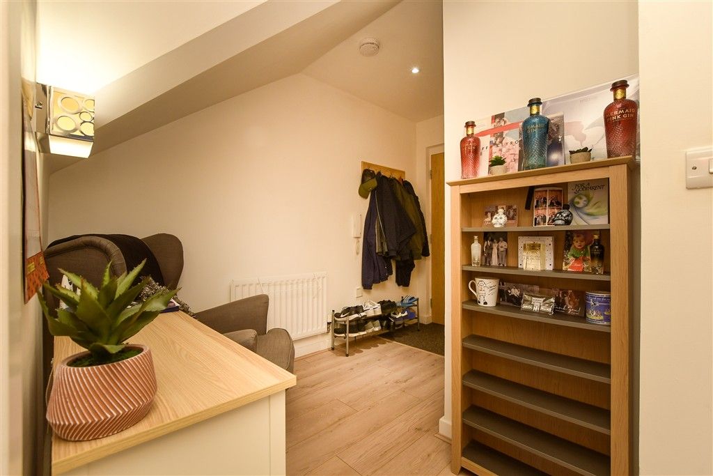 Property photo 3 of 10 Entrance Hall