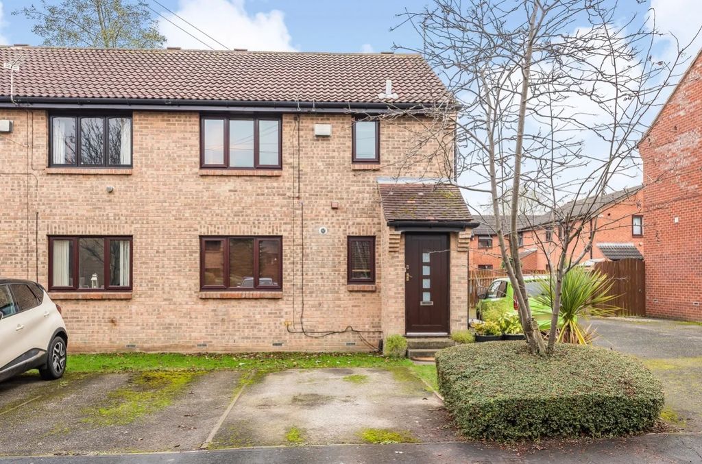 Property photo 1 of 8 Ewemove Harrogate Property Front