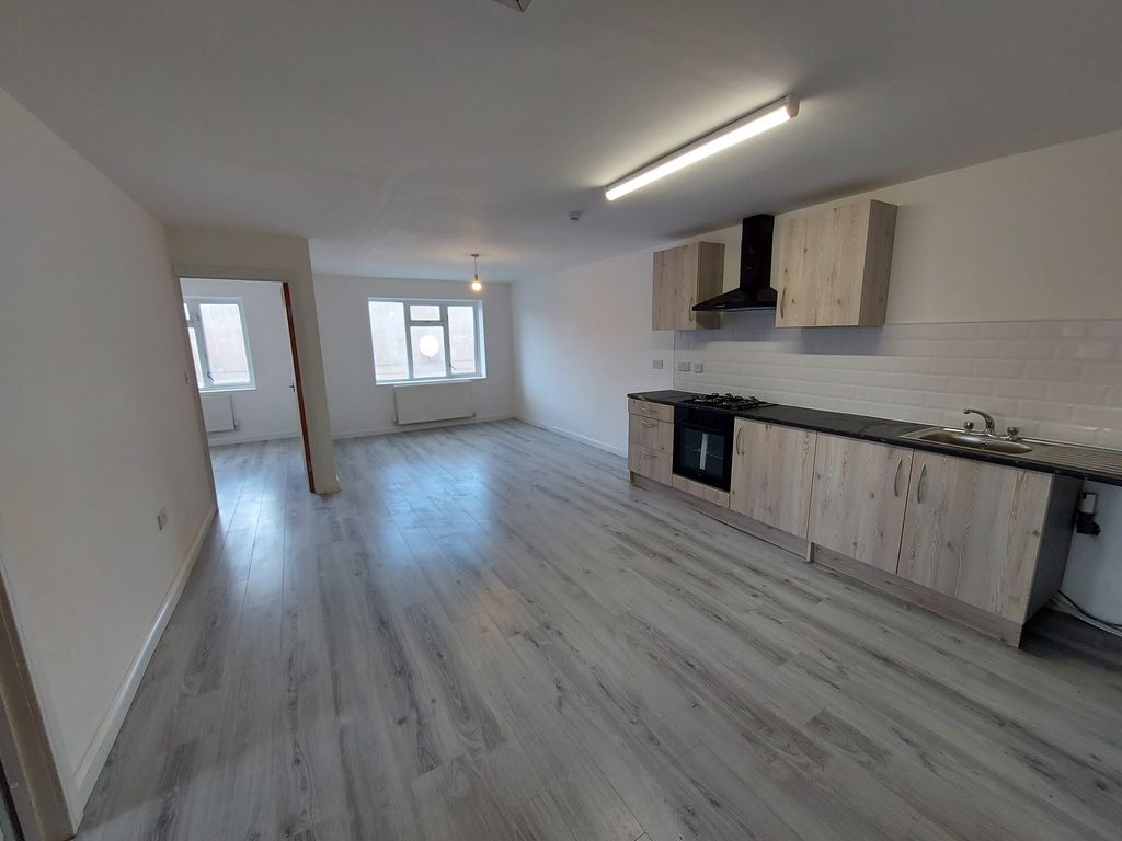 Property photo 1 of 6 Living Room