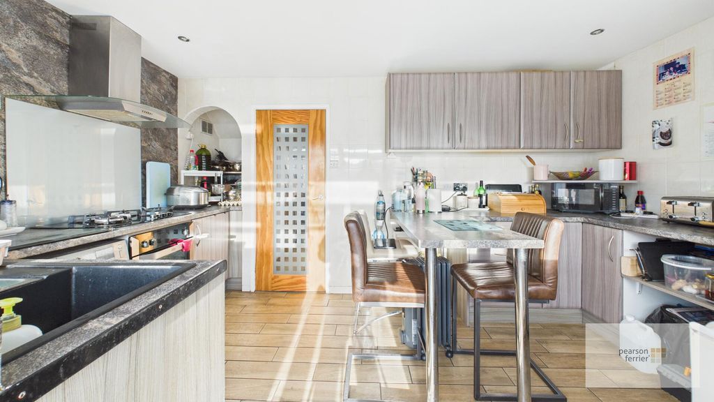 Property photo 2 of 16 Kitchen