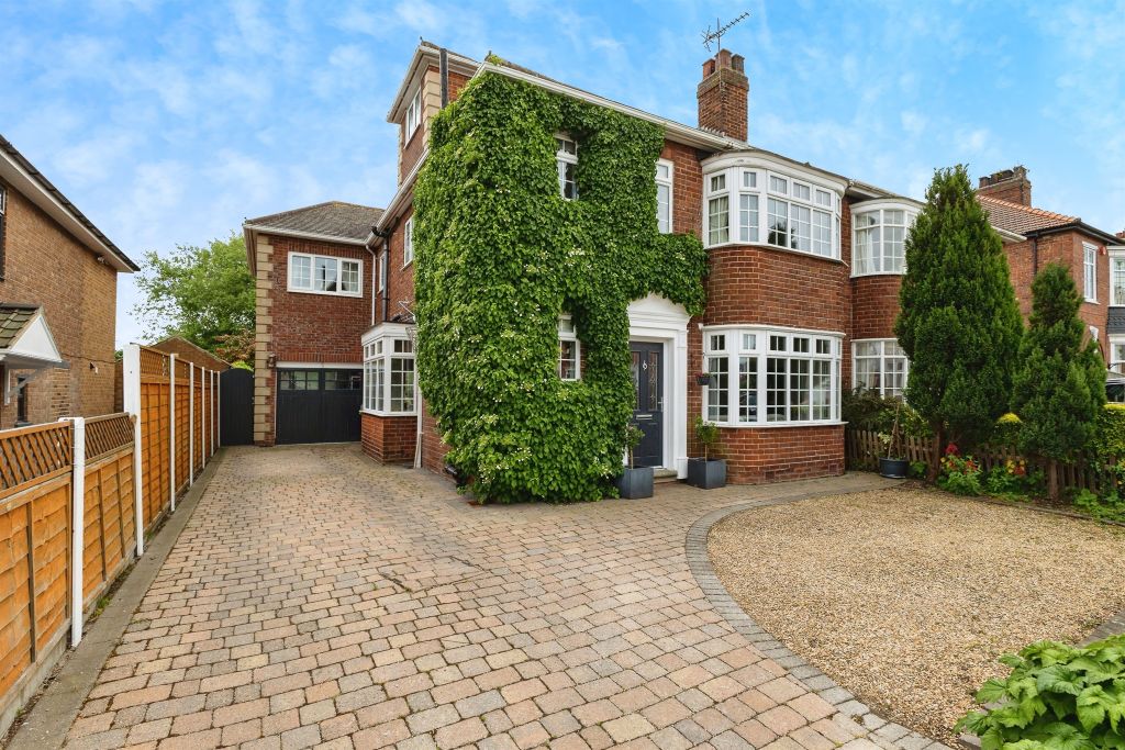 Property photo 1 of 17