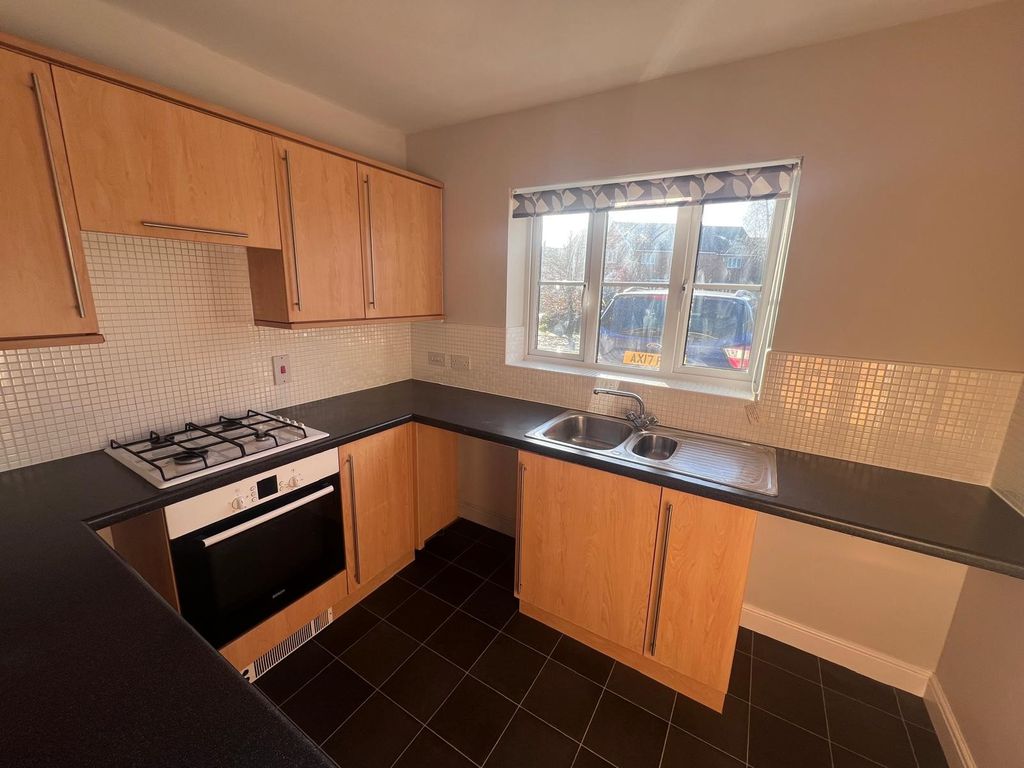 Property photo 2 of 11 Kitchen