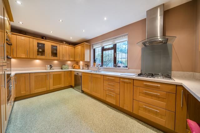 Property photo 3 of 20 Kitchen