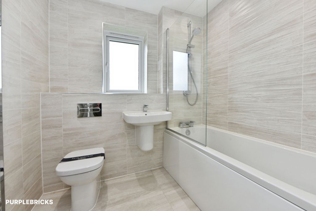 Property photo 3 of 19 Family Bathroom