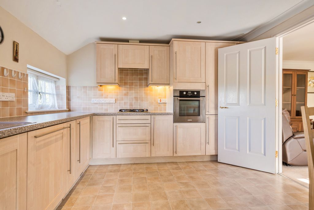 Property photo 3 of 19 Kitchen / Dining Room