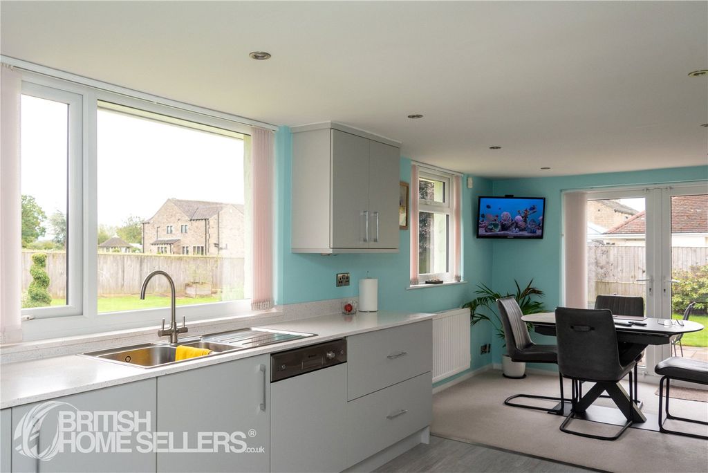 Property photo 2 of 32 Picture No. 16